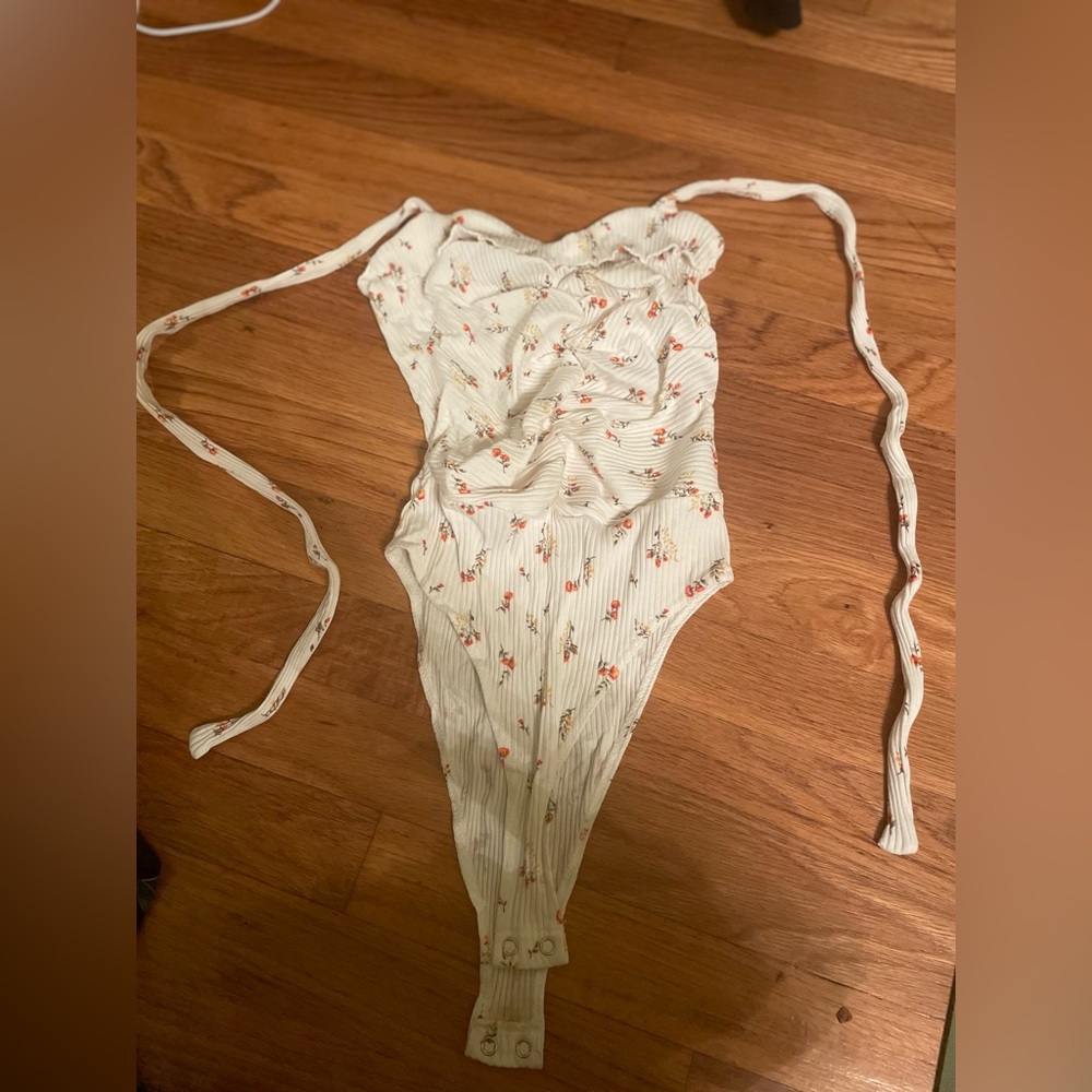 Floral white body suit